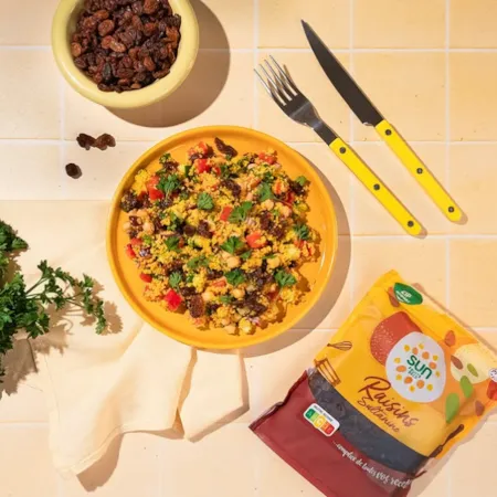 Taboulé gourmand aux raisins secs et herbes fraîches