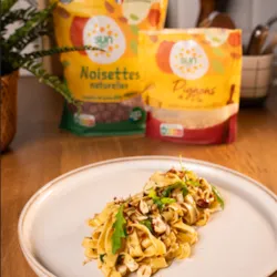 Tagliatelles au pesto rosso, pignons de pin et noisettes