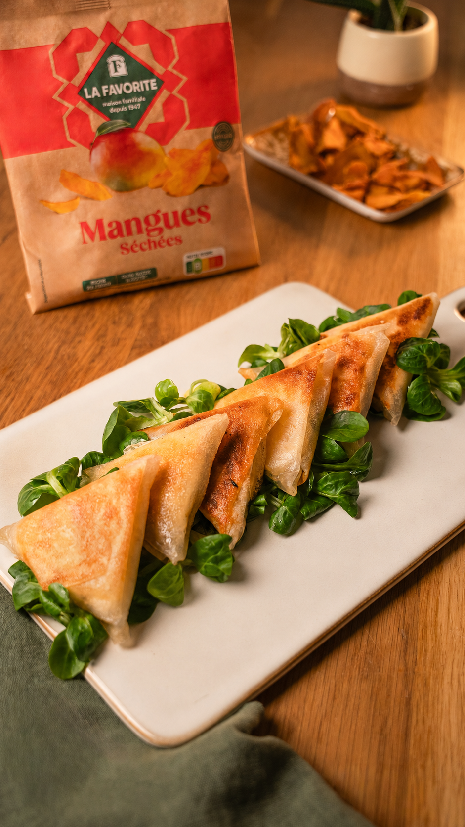 Bricks croustillantes à la mangue, au fromage frais et aux noix