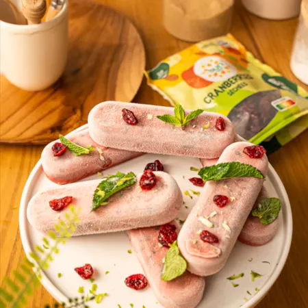 Glace fruités aux cranberries et aux fraises