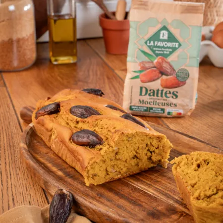 Cake d’automne à la courge et aux dattes Medjool