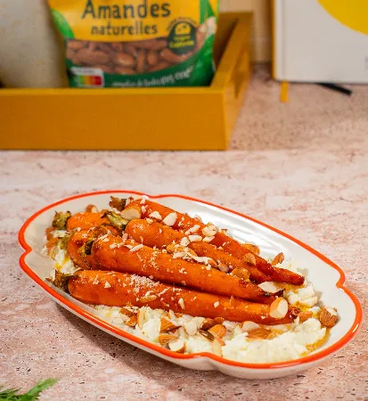 Carottes rôties au miel, feta et amandes