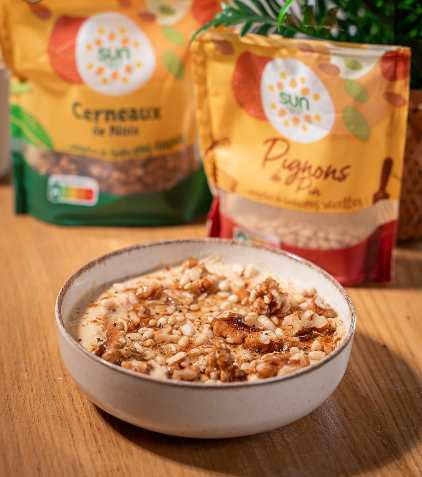 Houmous crémeux aux noix croquantes et pignons dorés