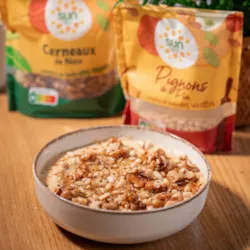 Houmous crémeux aux noix croquantes et pignons dorés