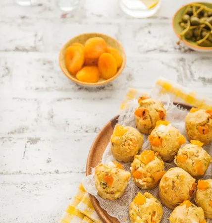 Muffins aux abricots, oignons, chèvres et romarin