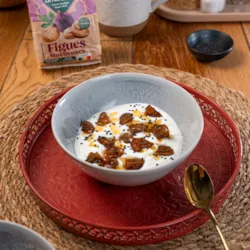 Yogurt bowl figues